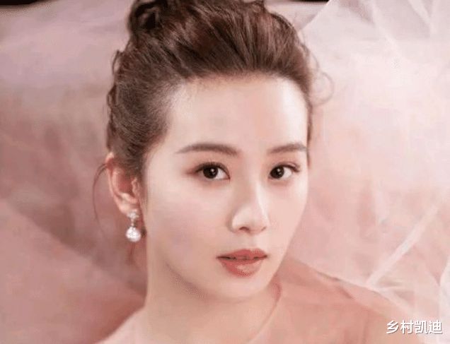 b体育官网入口：冻龄妈妈走红网络母女逛街被误认为“姐妹”把年龄活成“迷”