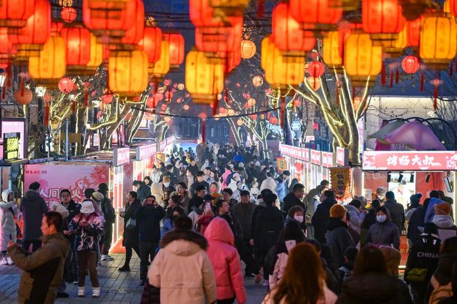 b体育：在青岛过大年！吃喝玩乐购就去这些地方→(图3)