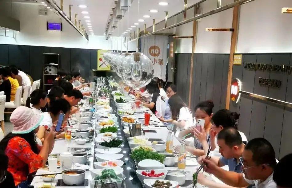 b体育：透视餐饮消费新趋势比拼“极致性价比”的时代来了