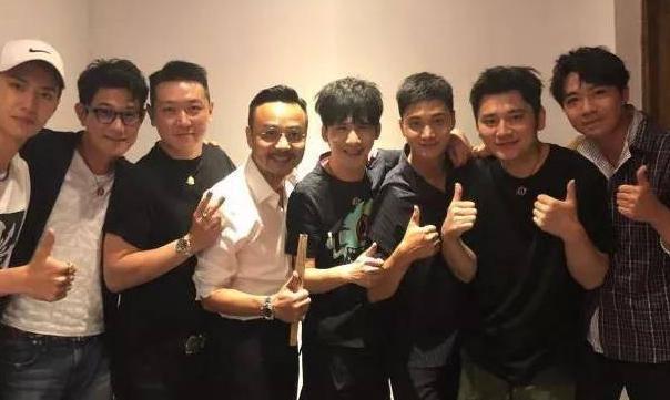 b体育：欧弟自毁田源下跪高天鹤作弊连汪涵也被骂：“还我血汗钱”(图15)