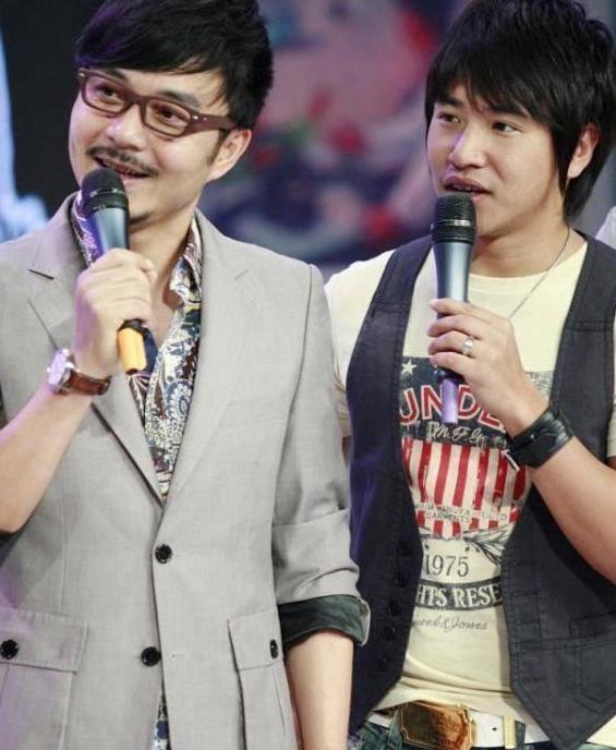 b体育：欧弟自毁田源下跪高天鹤作弊连汪涵也被骂：“还我血汗钱”(图18)