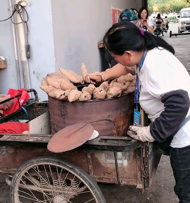 b体育官网入口：最火爆的7款摆地摊美食赚得比上班还多月入过万不是问题(图4)