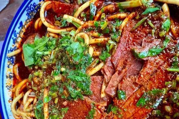 b体育：山西临汾牛肉丸子面的做法特色美食香辣解馋